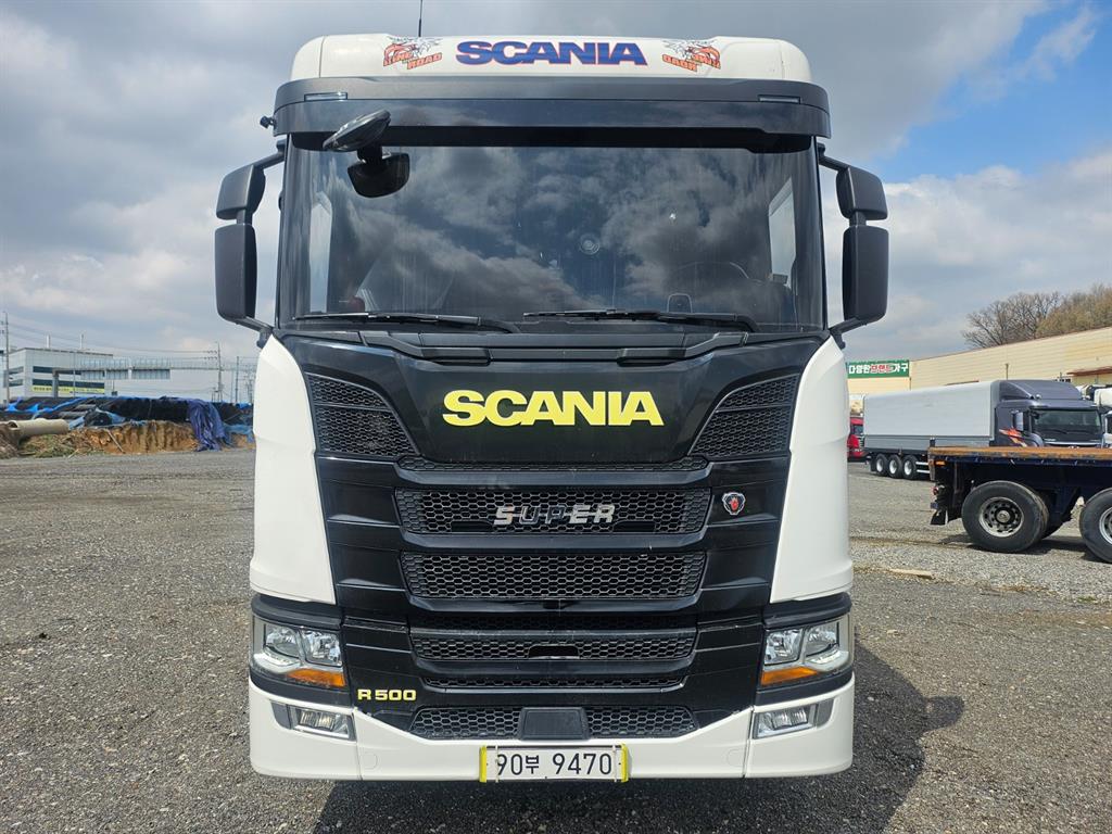 medium and large cargo truck - Vista 2