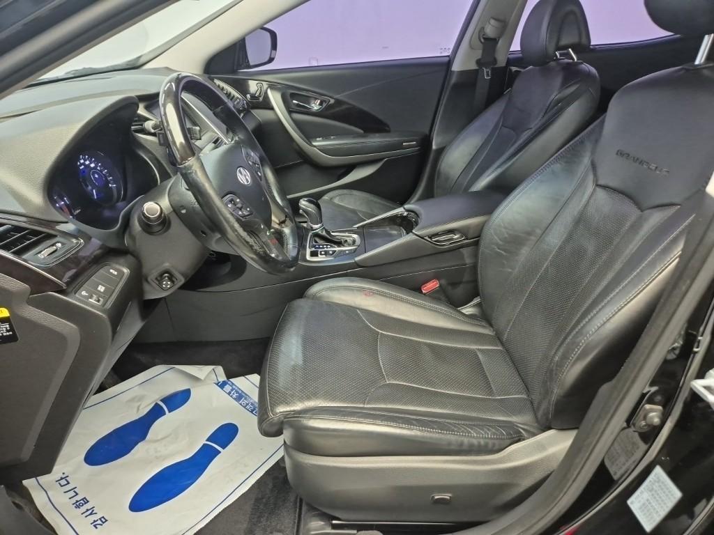 HYUNDAI Grandeur - Vista 11