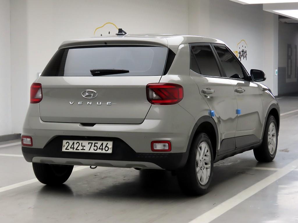 HYUNDAI Venue - Vista 4