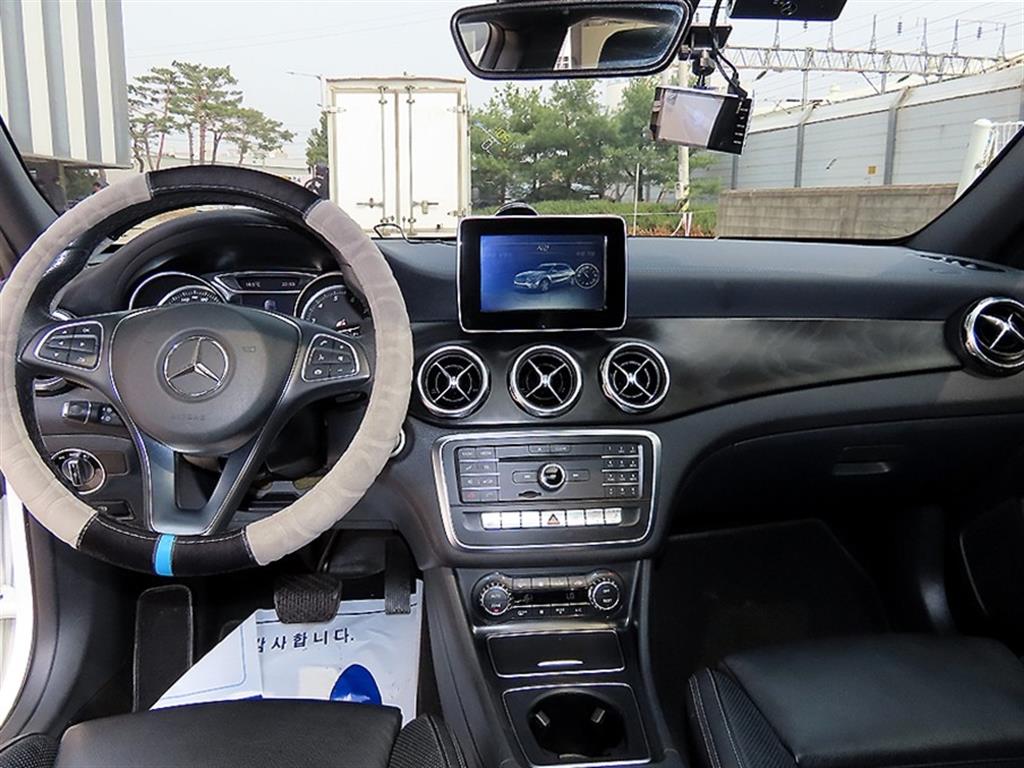 Mercedes Benz GLA Class - Vista 10