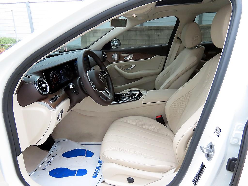 Mercedes Benz E class - Vista 5