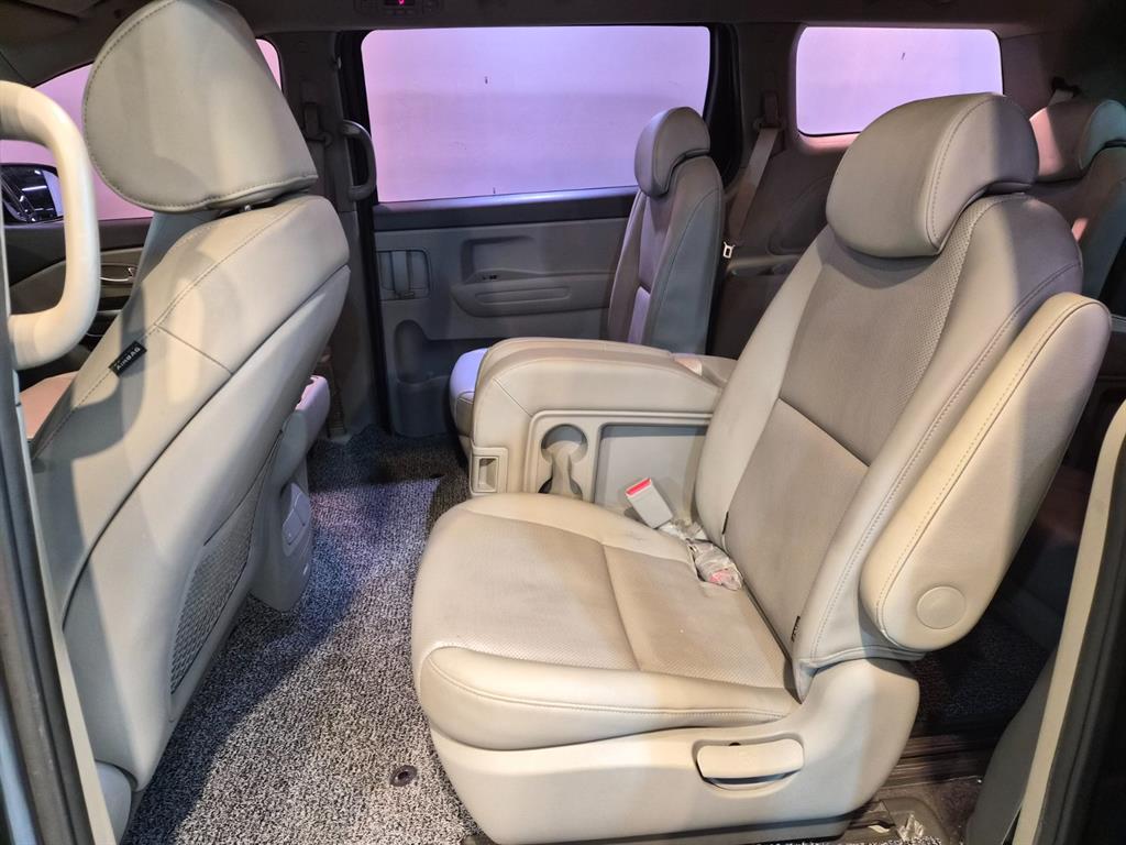 KIA Carnival - Vista 6