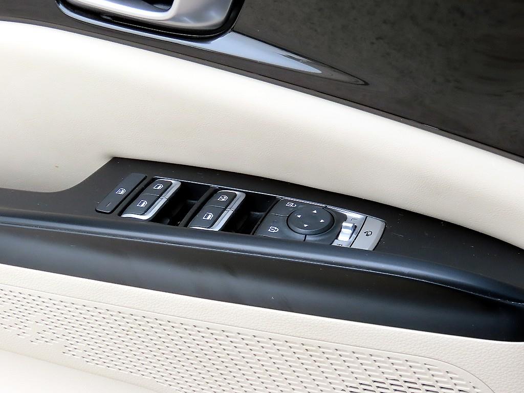 KIA Carnival - Vista 12