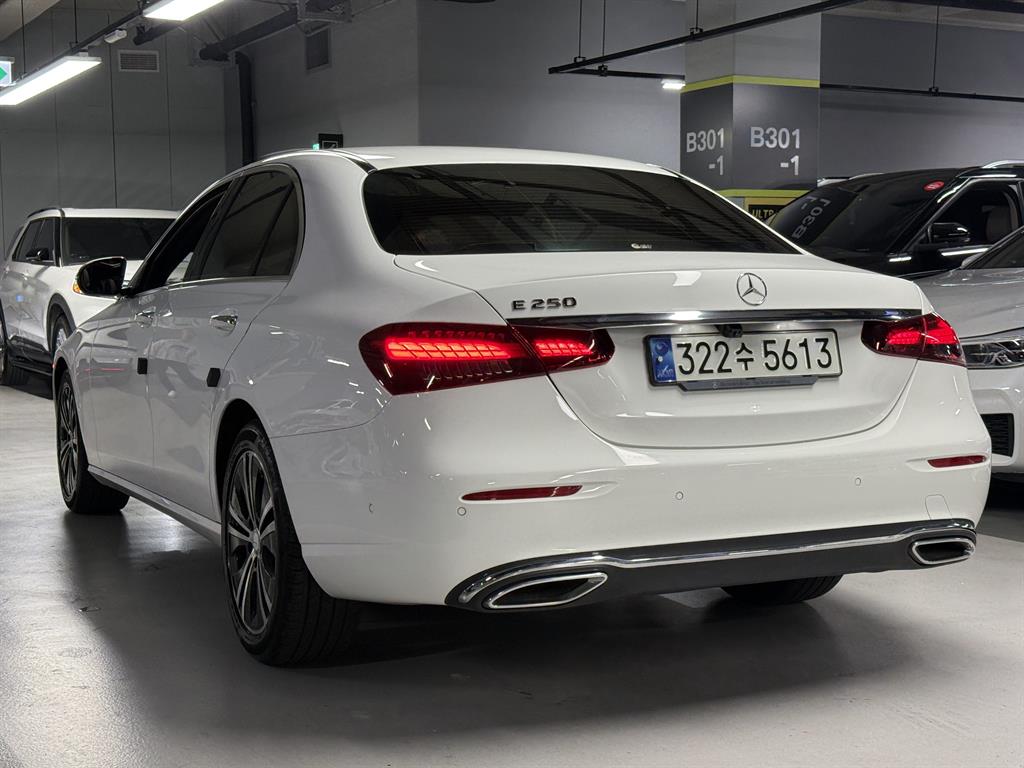 Mercedes Benz E class - Vista 4