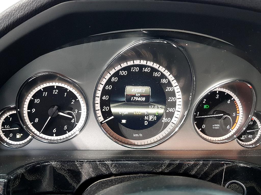 Mercedes Benz E class - Vista 7