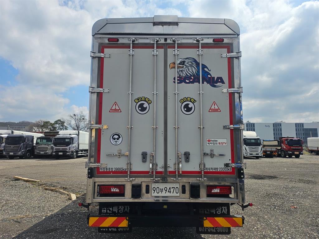 medium and large cargo truck - Vista 4