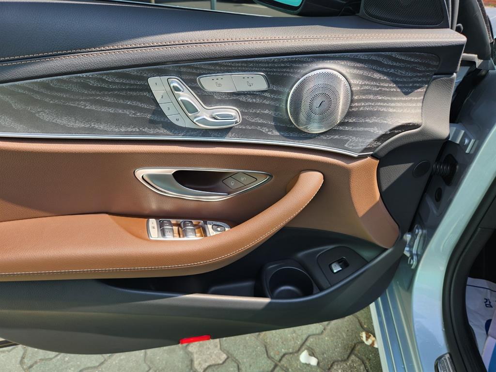 Mercedes Benz E class - Vista 12