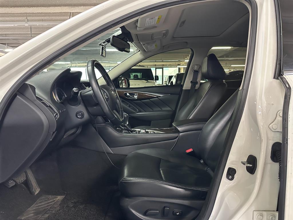 Infiniti Q - Vista 8
