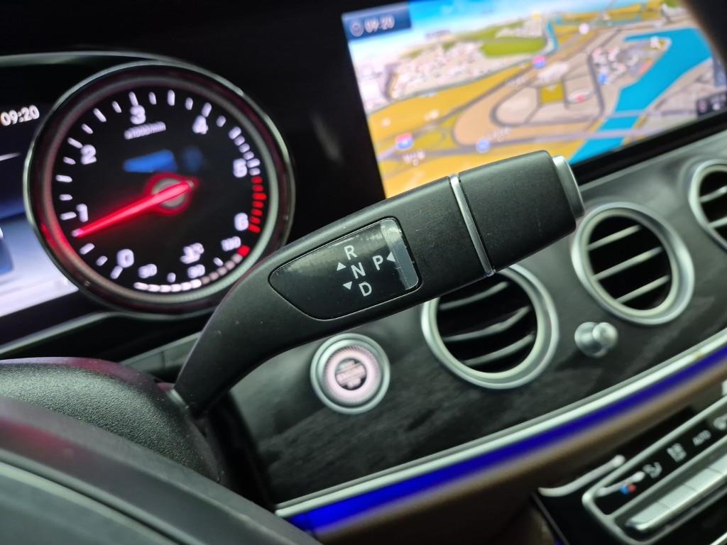 Mercedes Benz E class - Vista 8