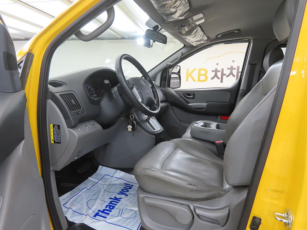 HYUNDAI Starex - Vista 4