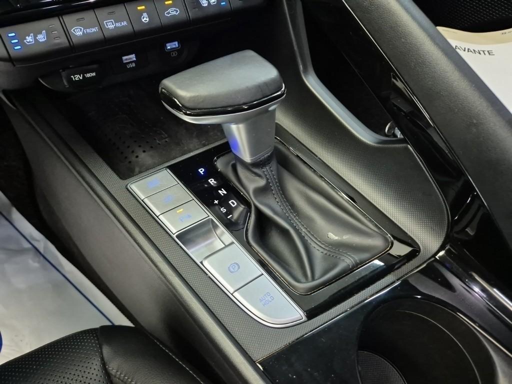 HYUNDAI Avante - Vista 8