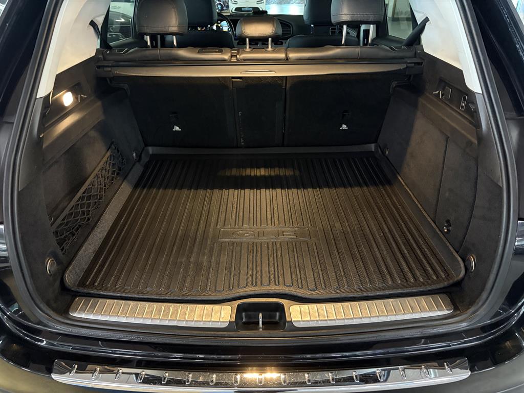 Mercedes Benz GLE Class - Vista 8