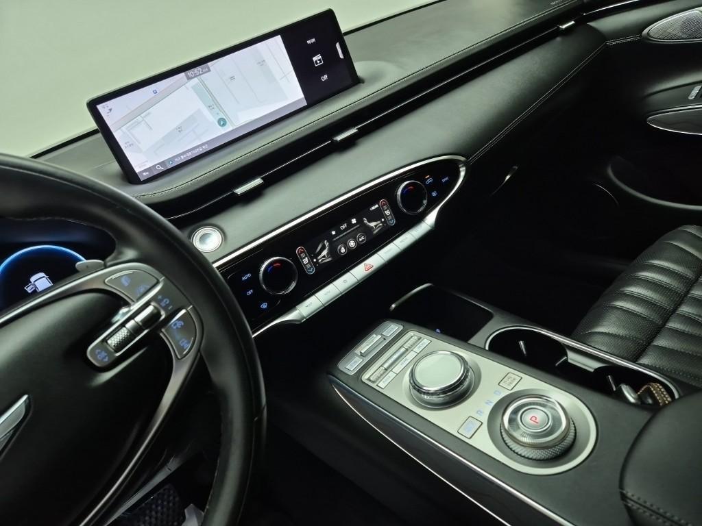 Genesis GV70 - Vista 10