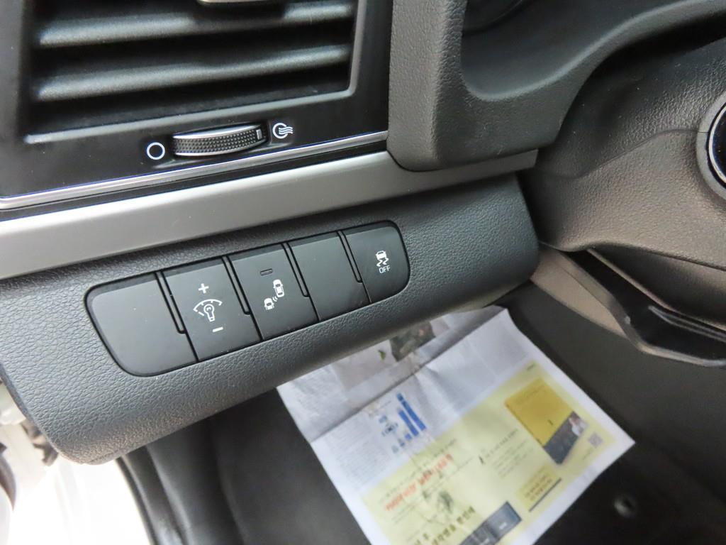 HYUNDAI Avante - Vista 10