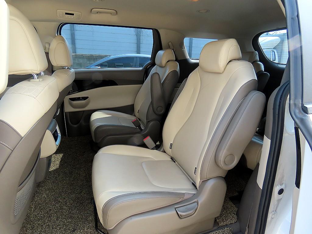 KIA Carnival - Vista 6