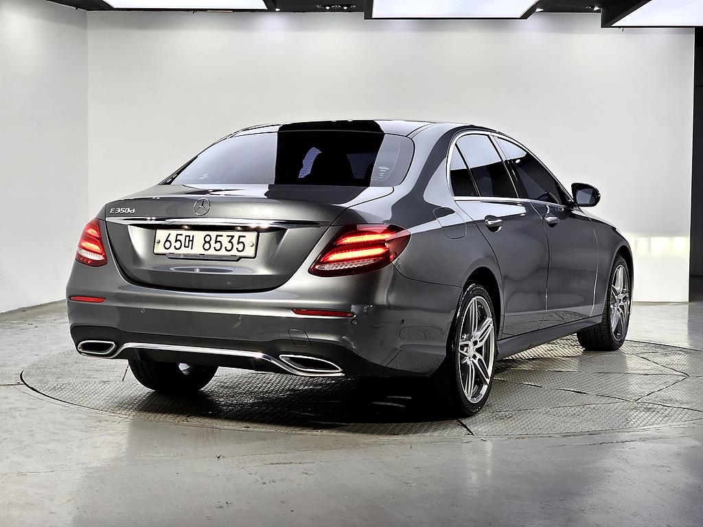 Mercedes Benz E class - Vista 4