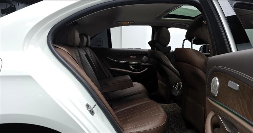 Mercedes Benz E class - Vista 12