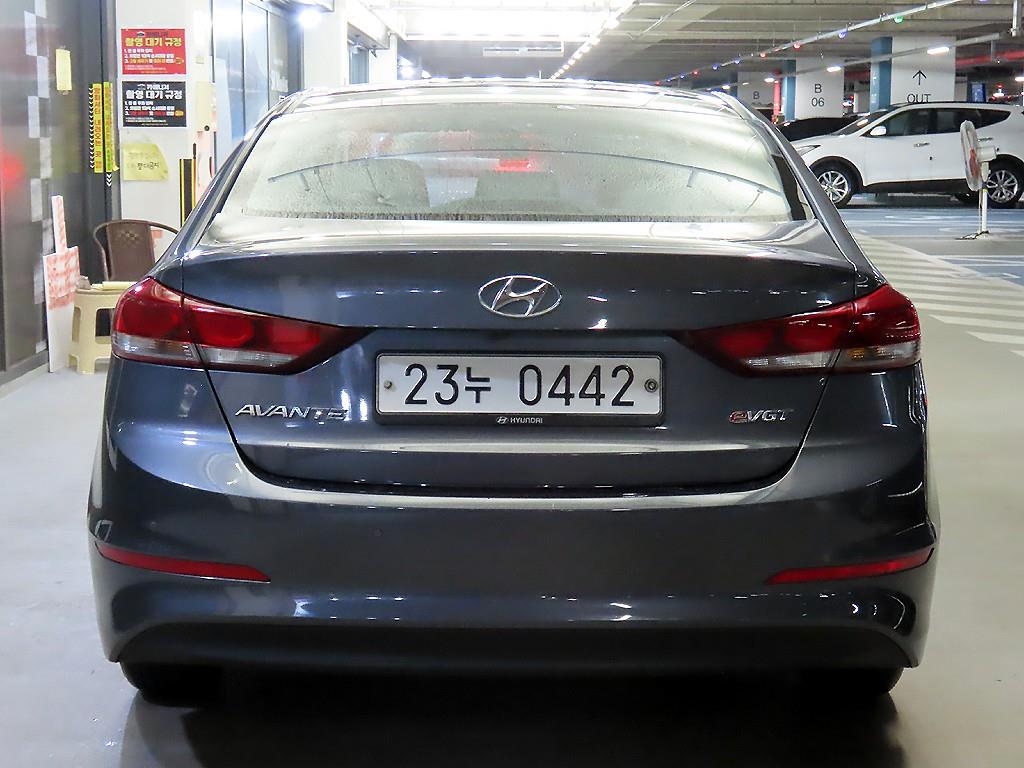 HYUNDAI Avante - Vista 5