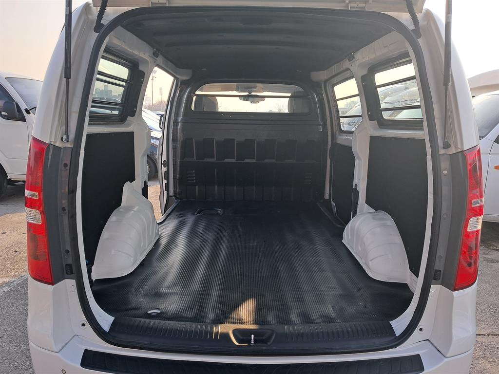 HYUNDAI Starex - Vista 7