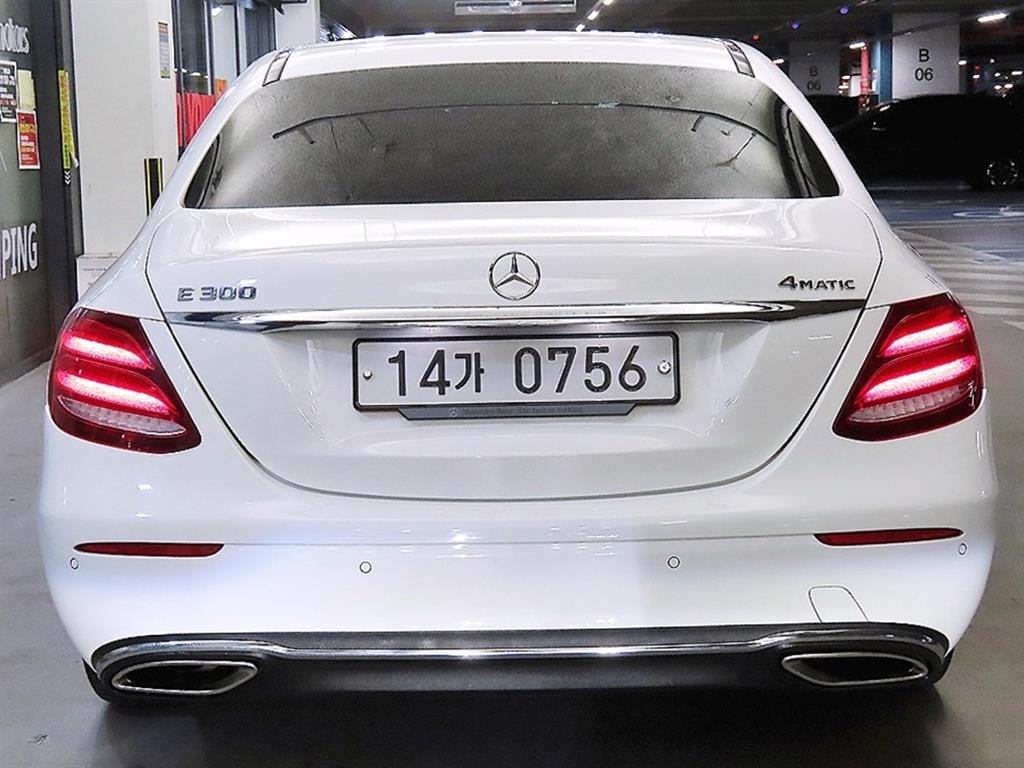 Mercedes Benz E class - Vista 5