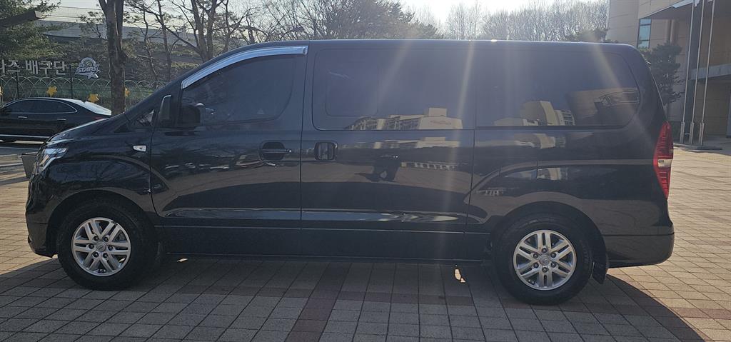 HYUNDAI Starex - Vista 6