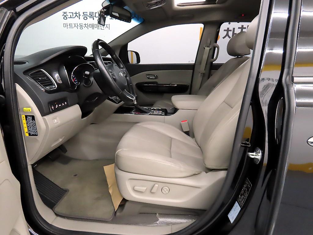 KIA Carnival - Vista 5