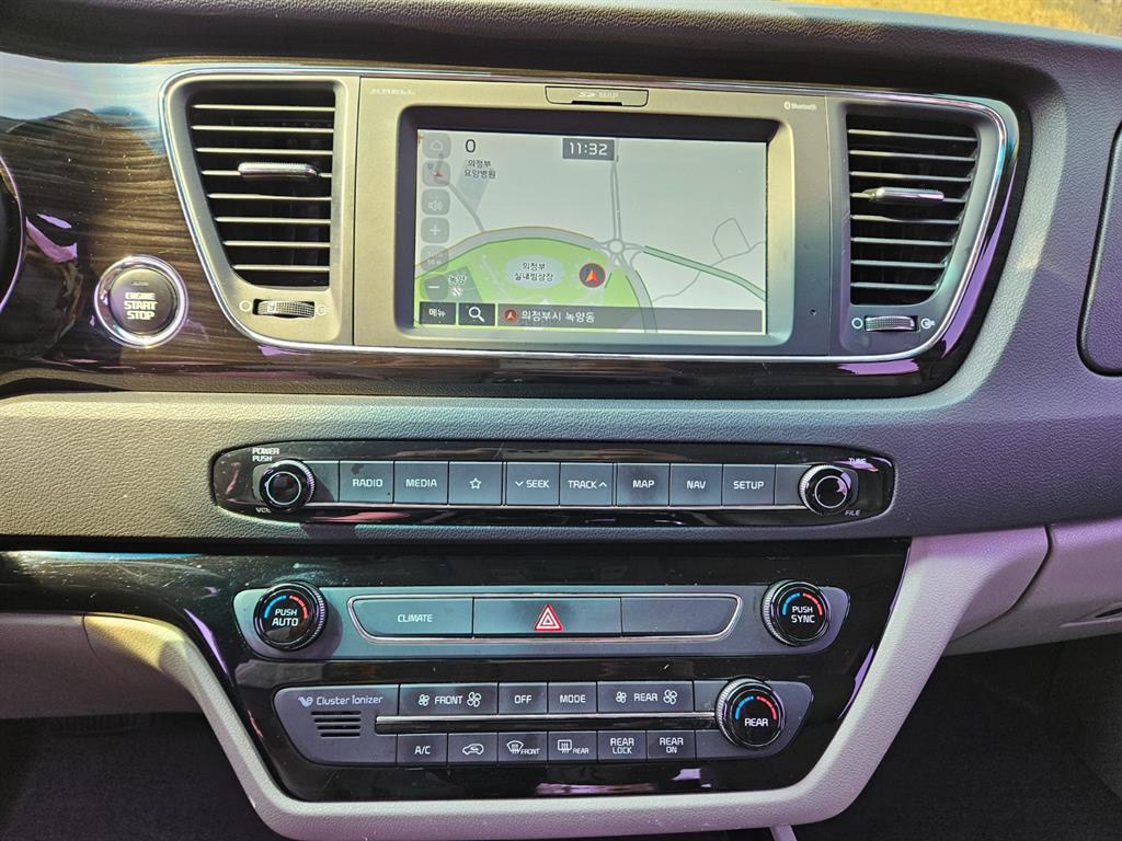 KIA Carnival - Vista 6