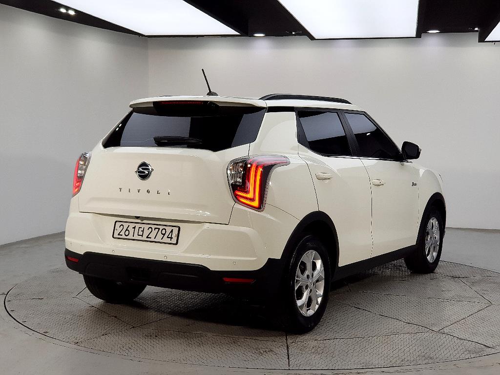 Ssangyong Tivoli - Vista 4