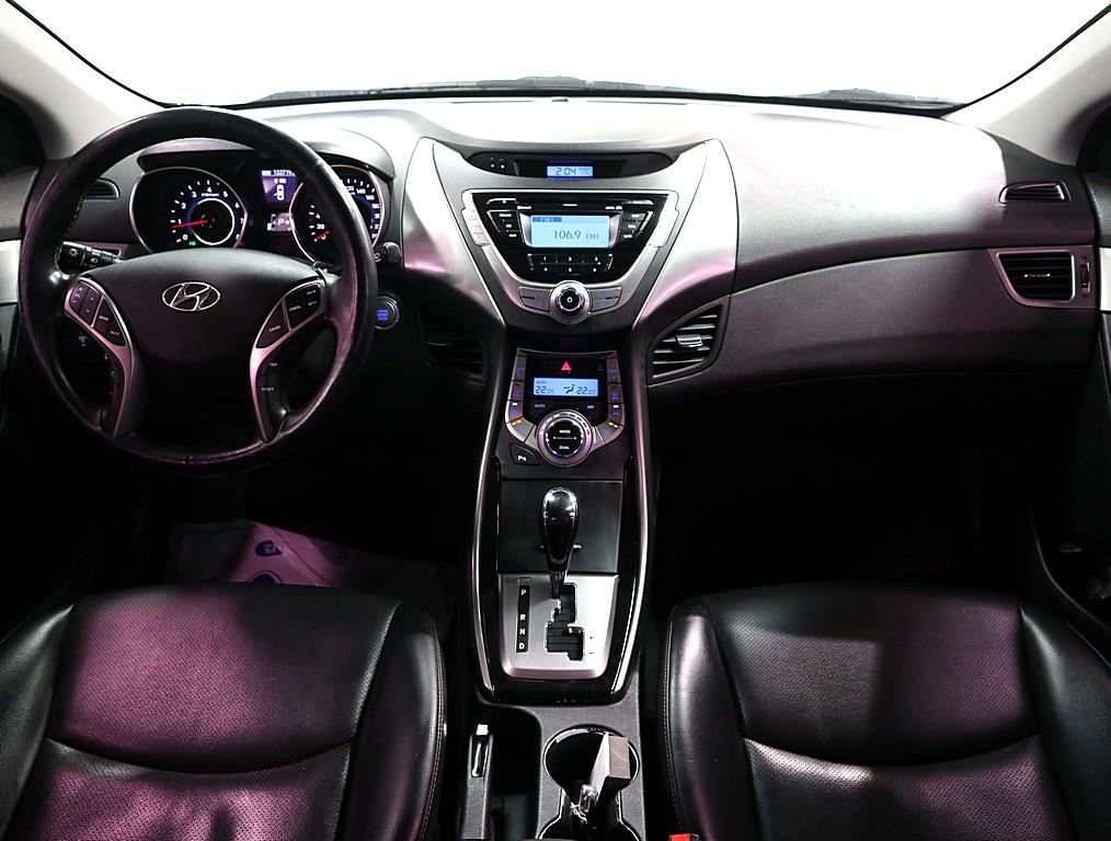 HYUNDAI Avante - Vista 5