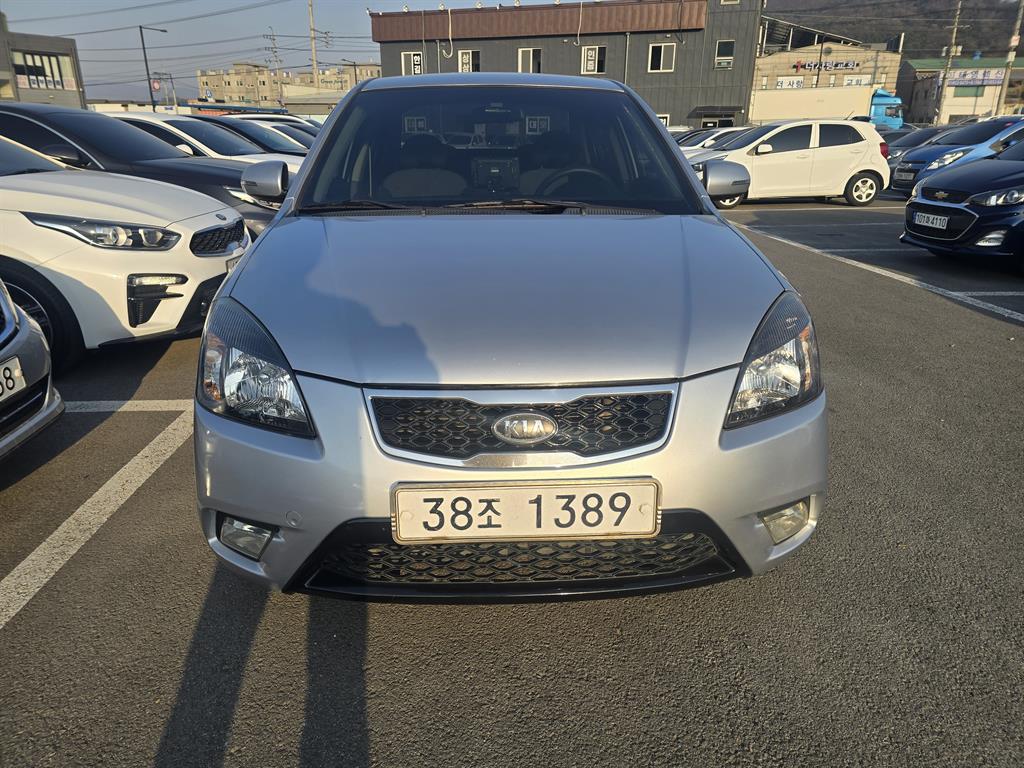 KIA Pride 2010 Plateado - Importación desde Corea - HF Imports Iquique - Foto 1