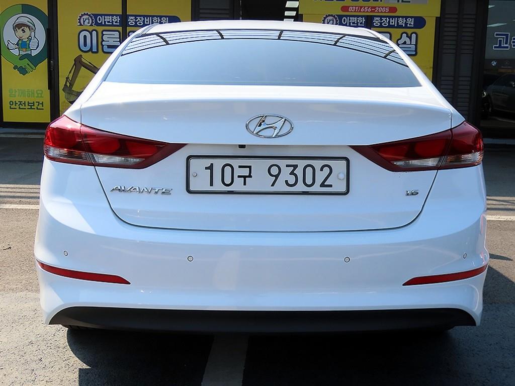 HYUNDAI Avante - Vista 4