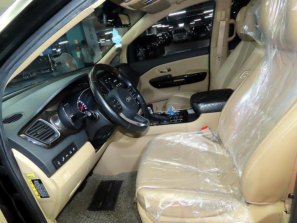 KIA Carnival - Vista 6