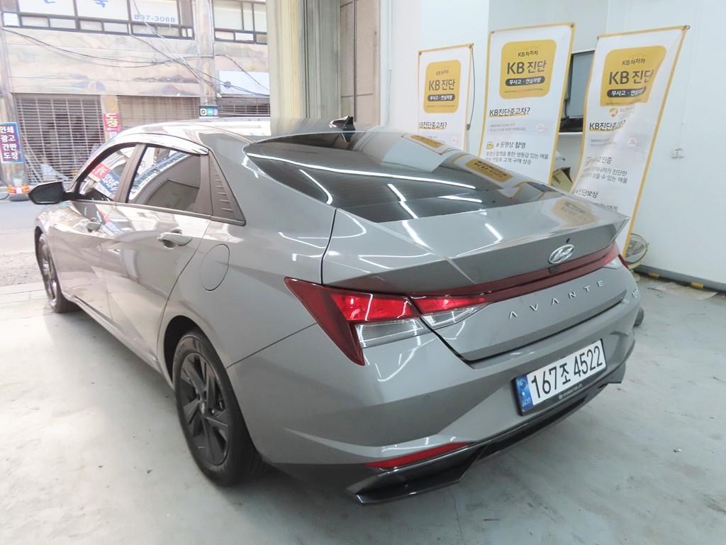 HYUNDAI Avante - Vista 5