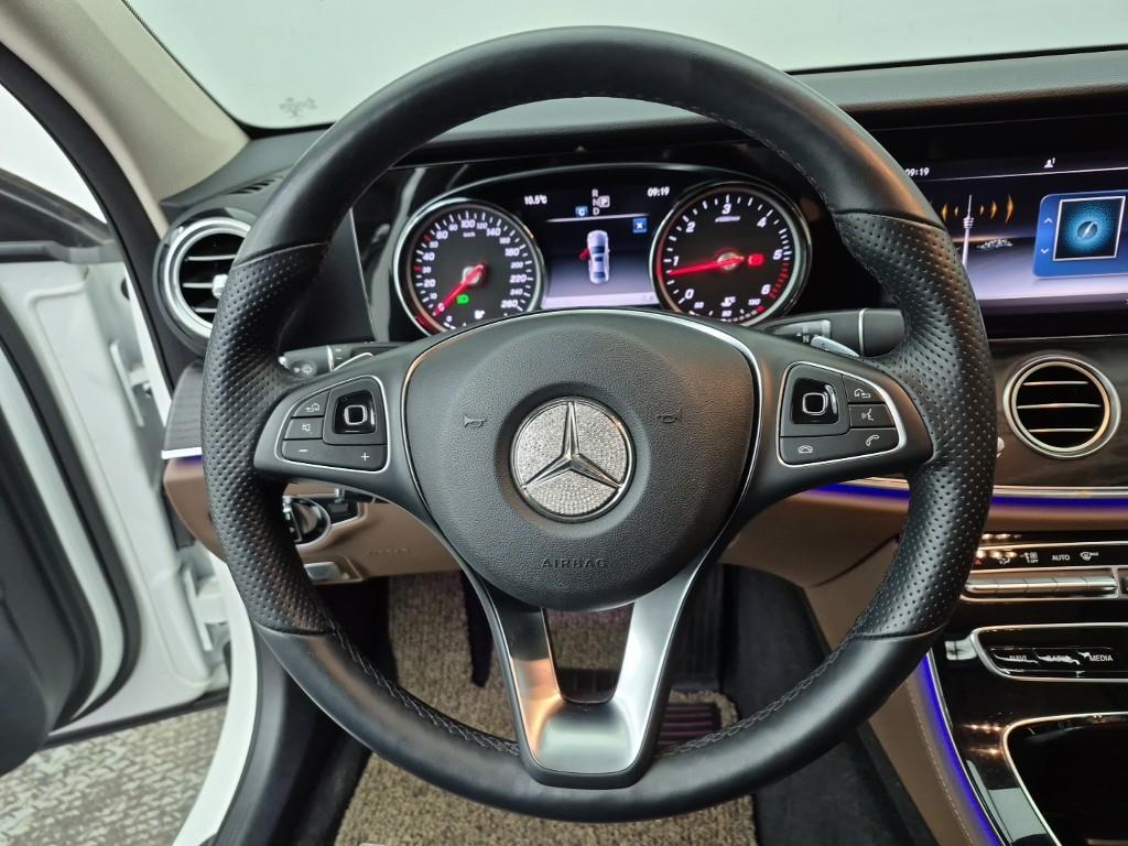 Mercedes Benz E class - Vista 9