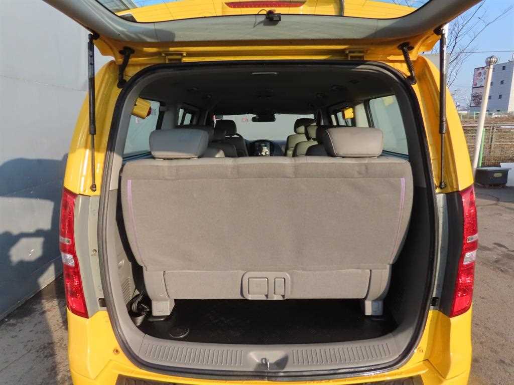 HYUNDAI Starex - Vista 5