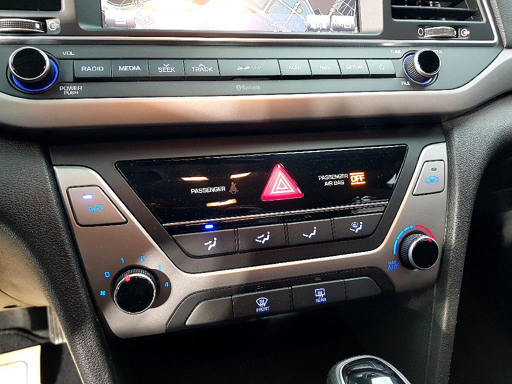 HYUNDAI Avante - Vista 12