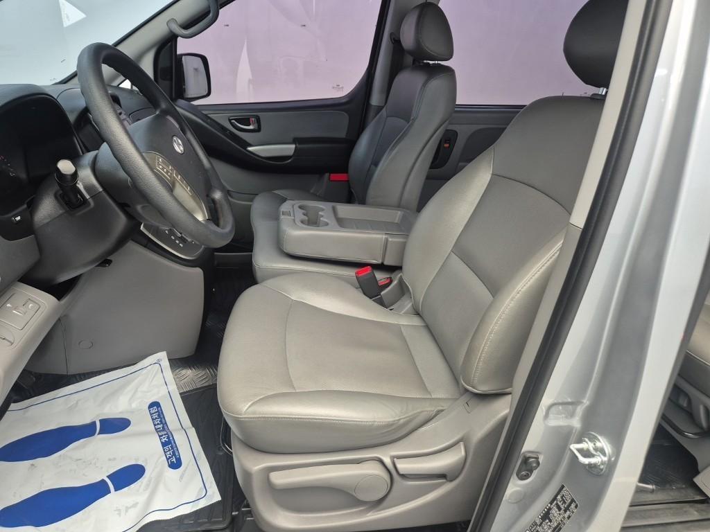 HYUNDAI Starex - Vista 11