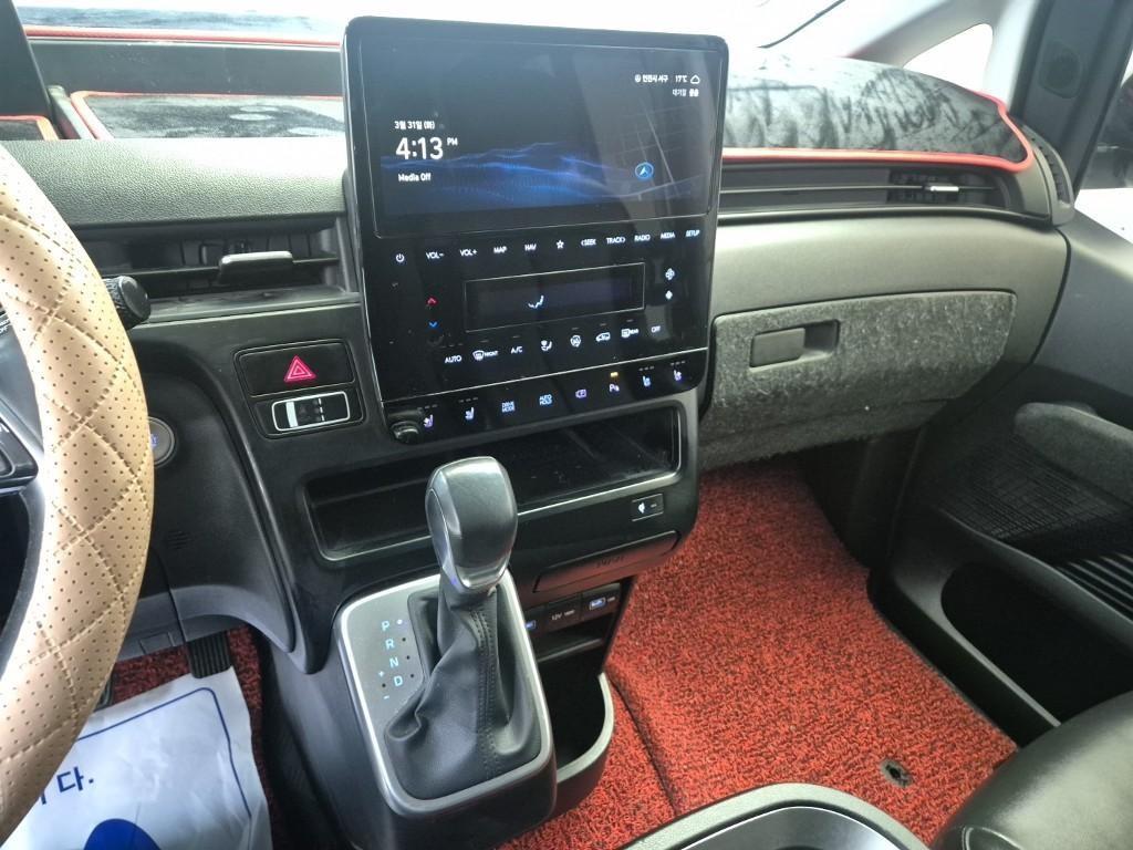 HYUNDAI Staria - Vista 10