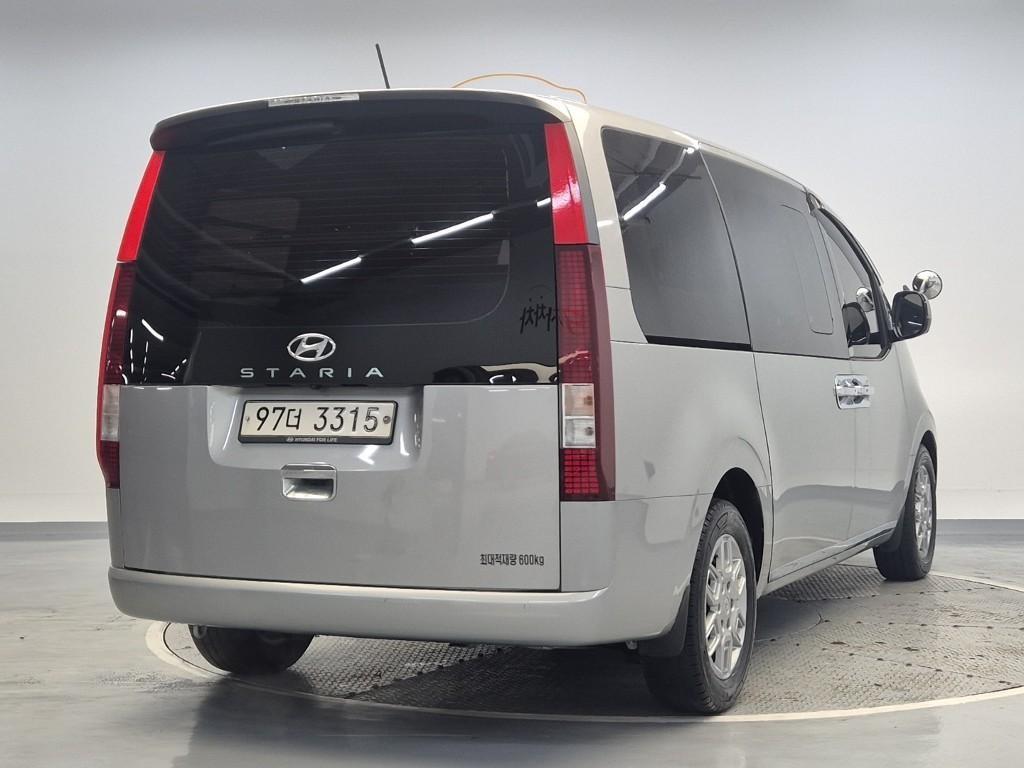 HYUNDAI Staria - Vista 3