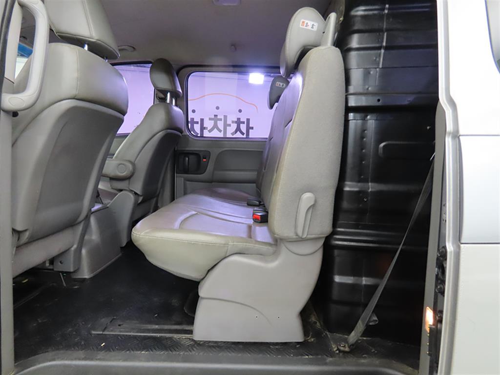 HYUNDAI Starex - Vista 6