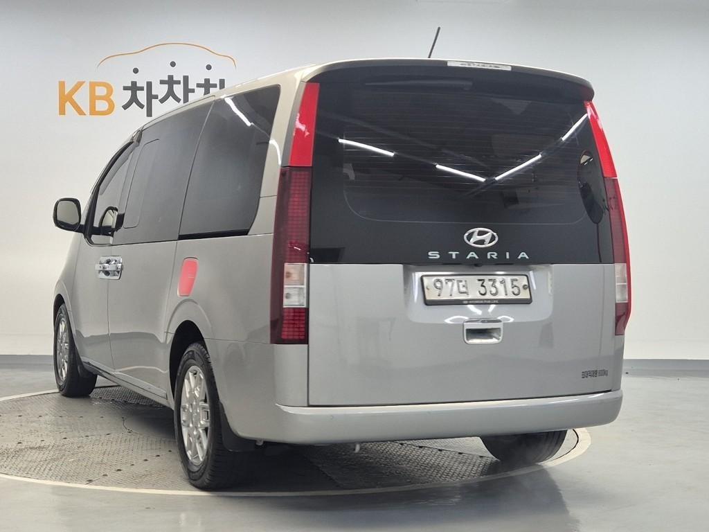HYUNDAI Staria - Vista 2