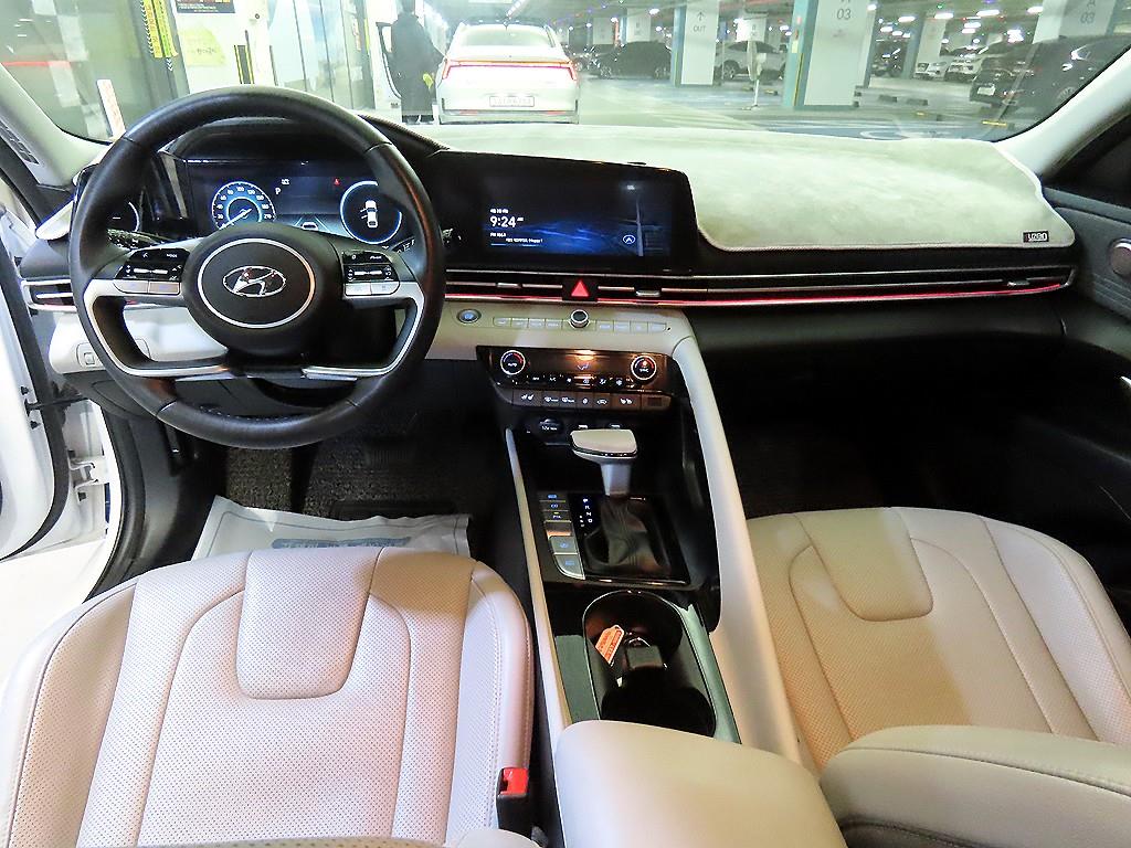 HYUNDAI Avante - Vista 10