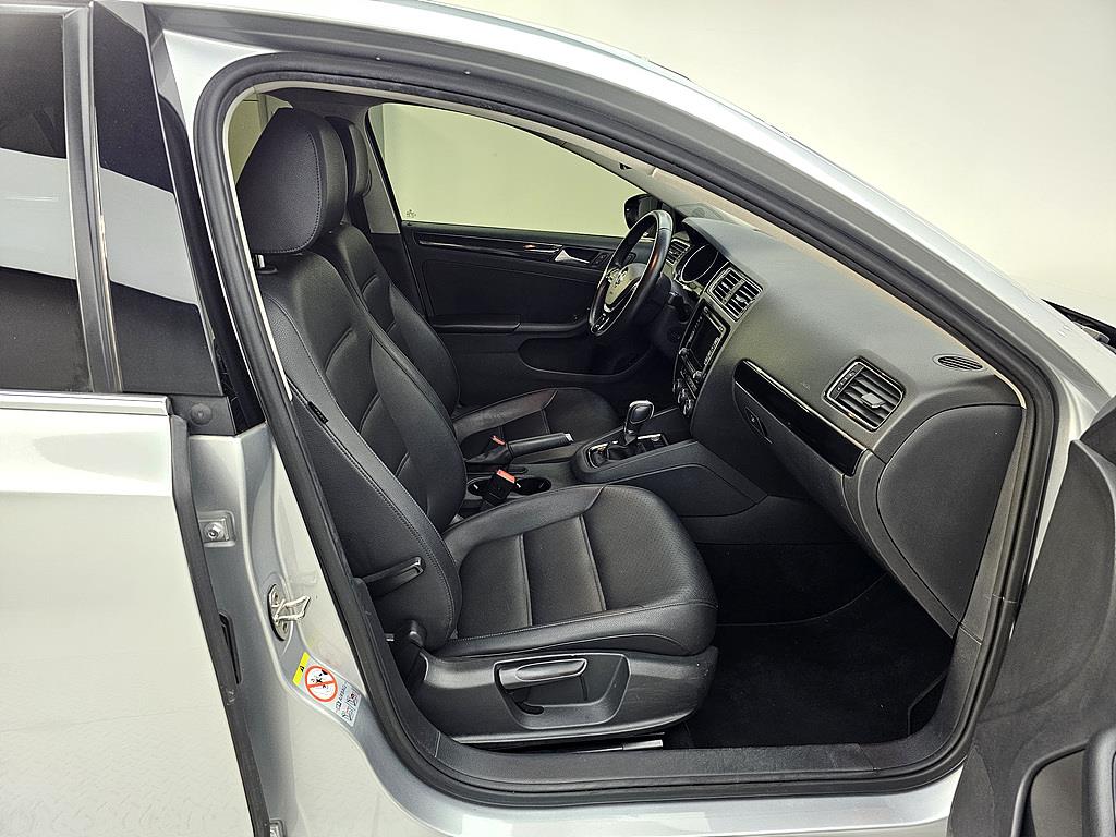 Volkswagen Jetta - Vista 11