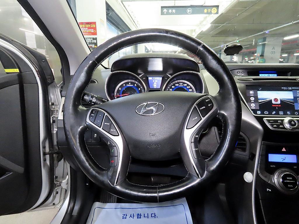 HYUNDAI Avante - Vista 8