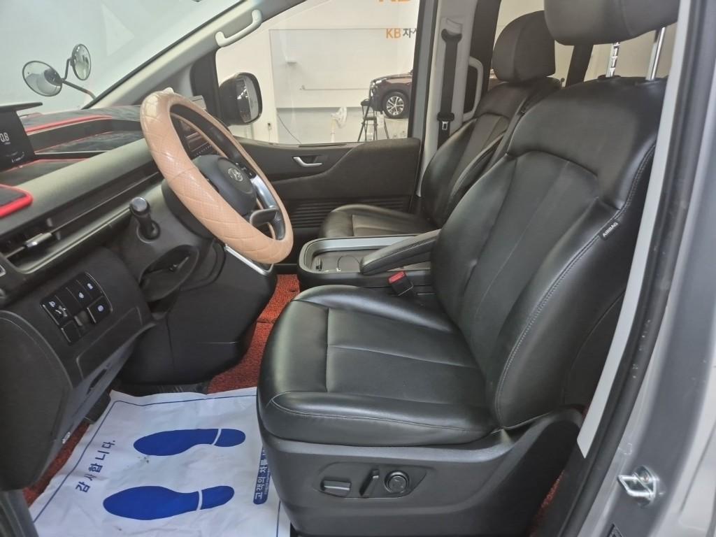 HYUNDAI Staria - Vista 11