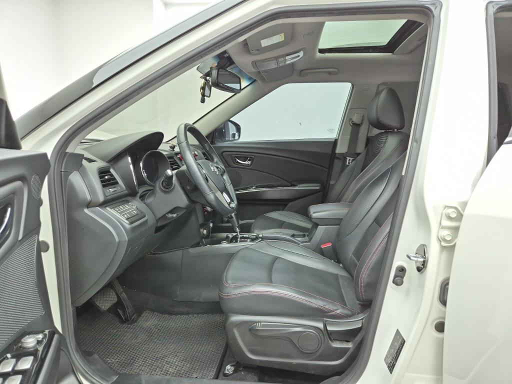 Ssangyong Tivoli - Vista 11