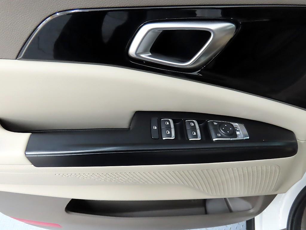 KIA Carnival - Vista 11