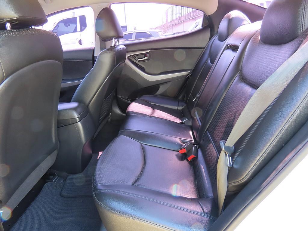 HYUNDAI Avante - Vista 6