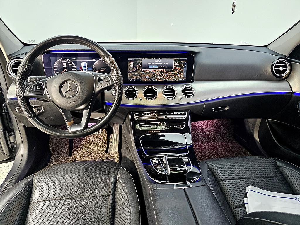 Mercedes Benz E class - Vista 5