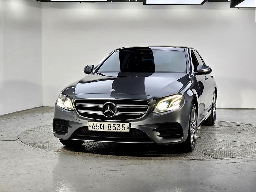 Mercedes Benz E class - Vista 2